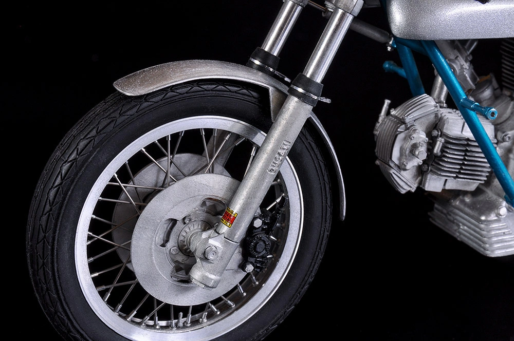 Ducati 750 Imola Racer 1972 1/9 - Model Factory Hiro 12 Ducati 750 Imola Racer 1972 1/9 - Model Factory Hiro - Image 10