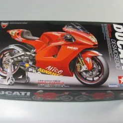 Ducati Desmosedici - Tamiya