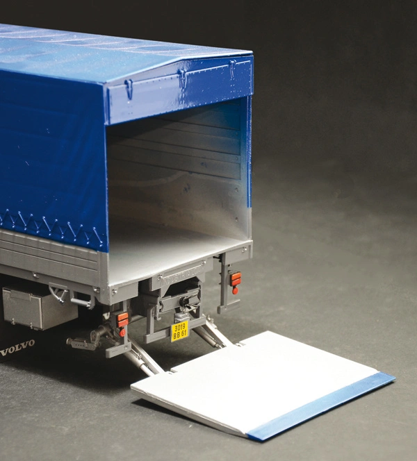 VOLVO F16 Globetrotter Canvas (1:24) Model Kit Truck 3945 - Italeri 5 VOLVO F16 Globetrotter Canvas (1:24) Model Kit Truck 3945 - Italeri - Image 3